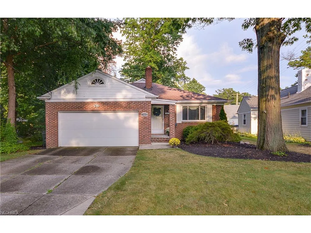 425 Forestview Rd photo 1