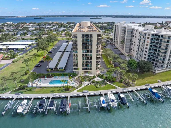 690 Island Way APT 203, Clearwater, FL 33767