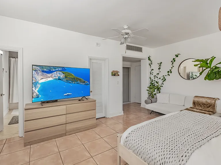 5001 Collins Ave #1K — Photo 11