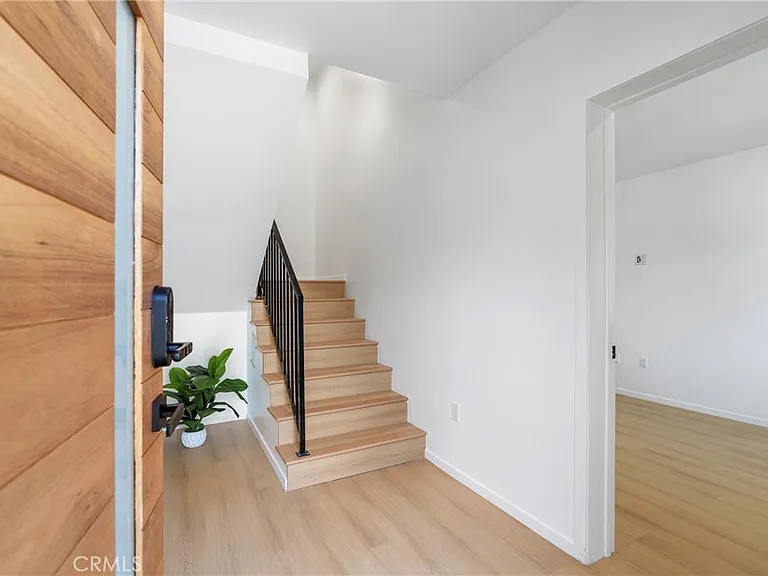 2517 Alsace Ave #1/2 — Photo 3