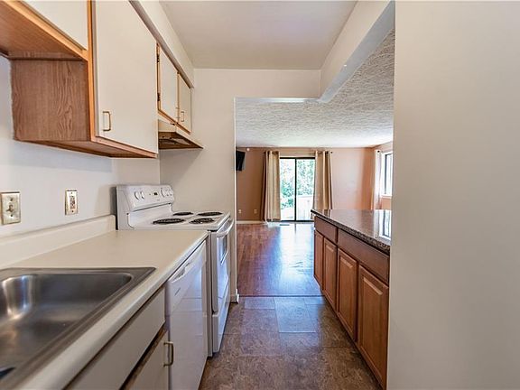 2nd image of 335 Willowbrooke Dr