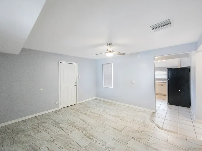 433 Delmar Ter S #10 — Photo 2