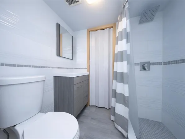 127 Bay 23rd Street image 24 of 31