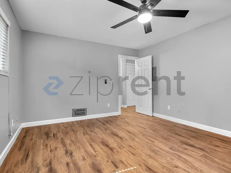 9586 Carroll Canyon Rd #161 — Photo 4