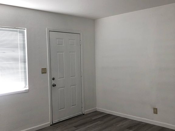 4th image of 238 Selwyn Dr #B
