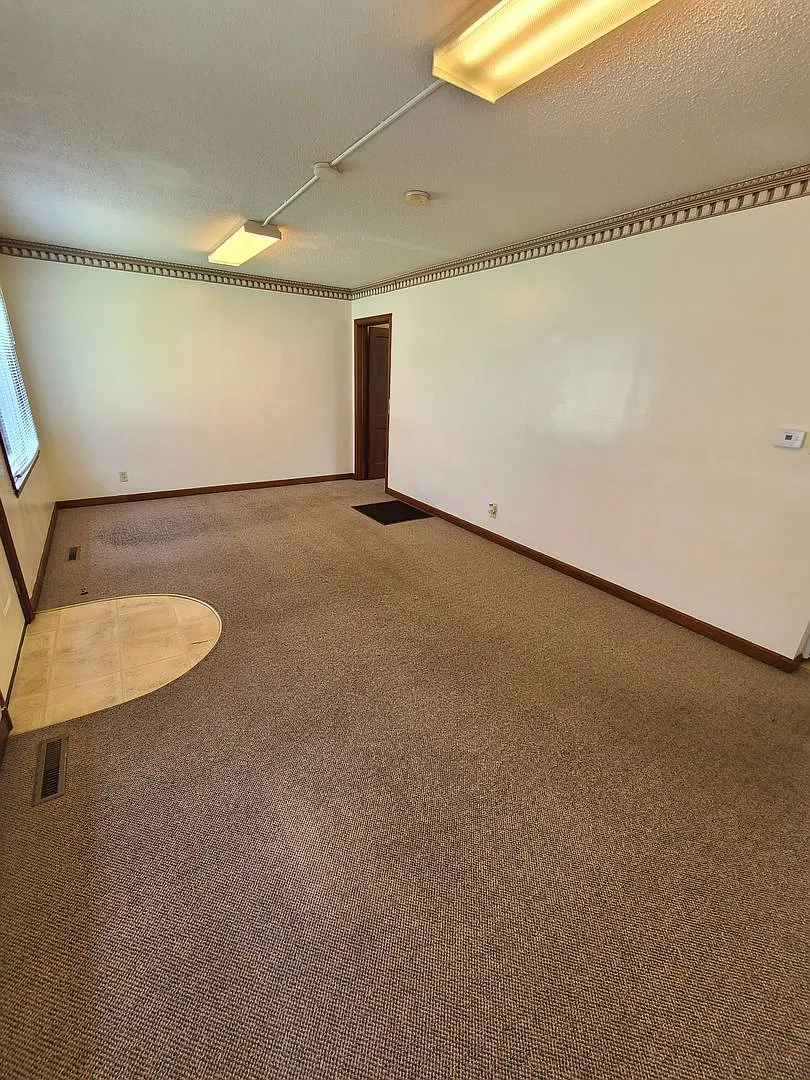 115 W Spruce — Photo 2