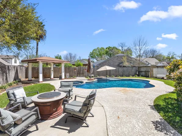 2419 Pebbledowne Cir, Sugar Land, TX 77478