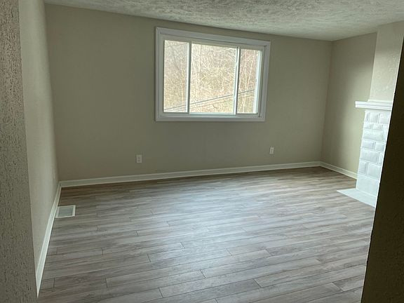 3rd image of 130 Silver St #130