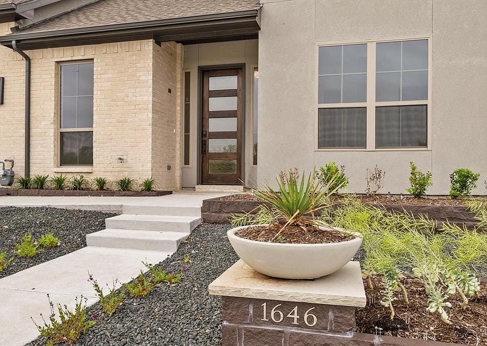 1st image of 1646 Governors Blvd