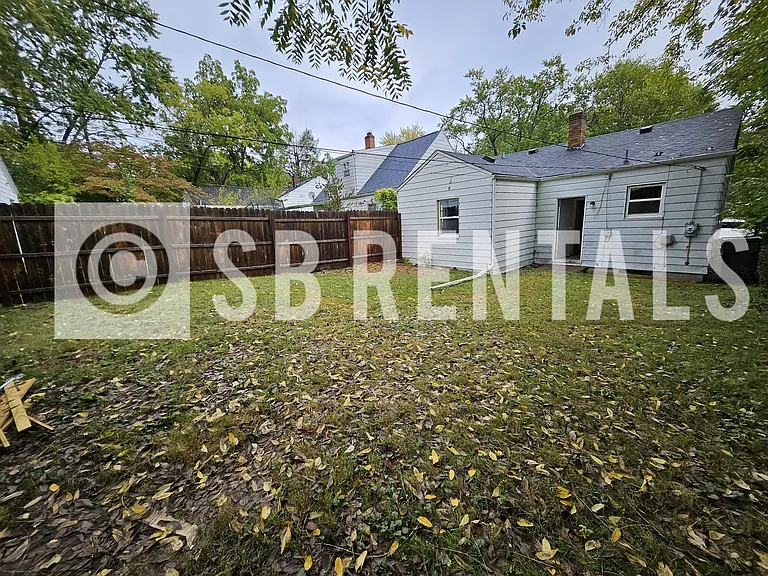 1325 N Elmer St — Photo 10