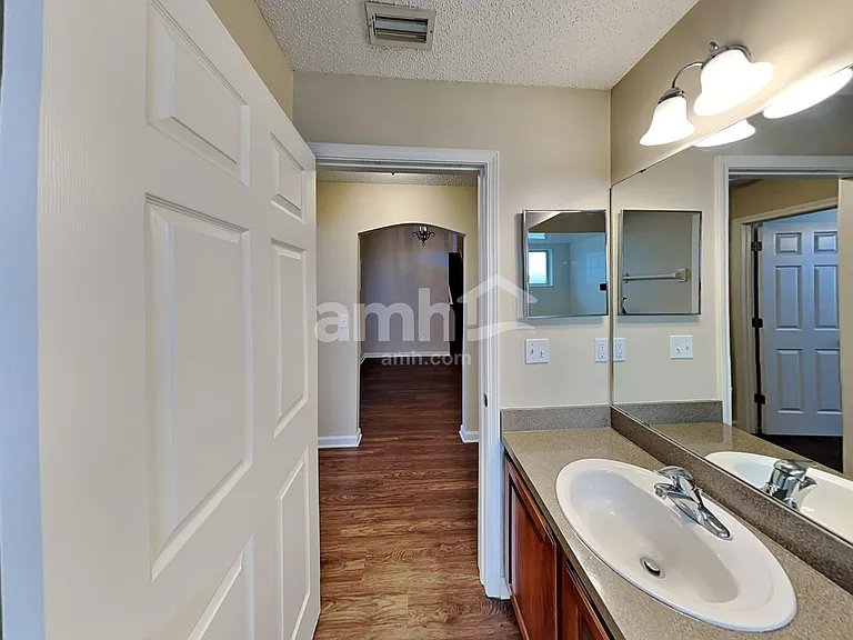 807 Hickory Knolls Dr — Photo 14