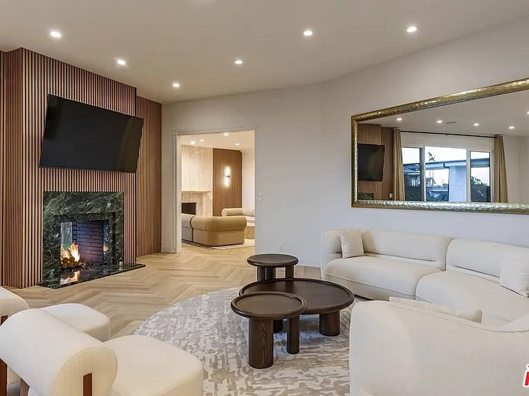 560 Chalette Dr — Photo 9