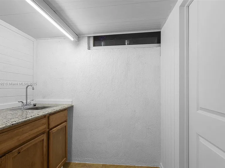 2515 W 65th St — Photo 23