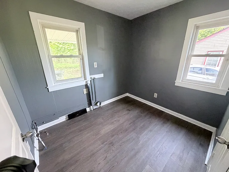 978 Kelly Ave — Photo 7