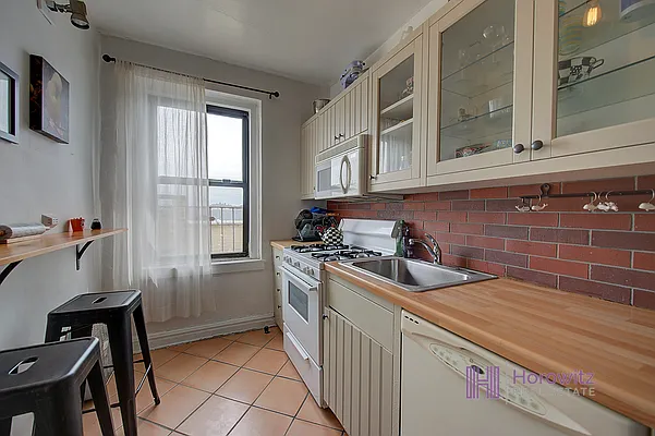 Sold by Horowitz Real Estate | media 12