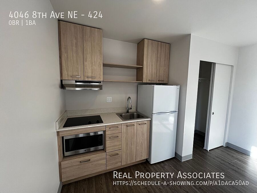 1st image of 4046 8th Ave NE APT 424