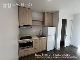 4046 8th Ave NE