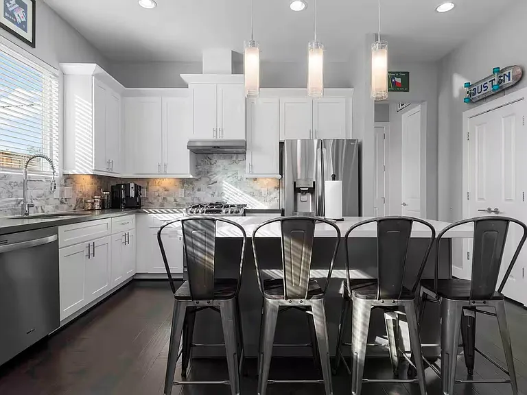 4202 Gillespie St #A — Photo 11