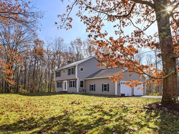 4 Taylor Lane, Kennebunk, ME 04043