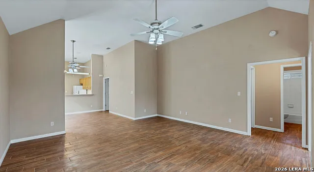 3 bed, 2.0 bath, 1570 sqft, $2,500 — Photo 2