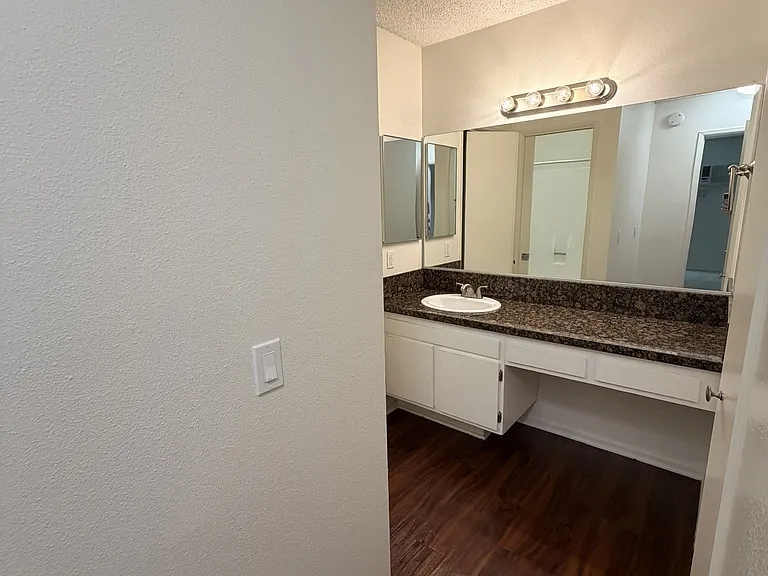 Concord Square Apartments — Photo 56