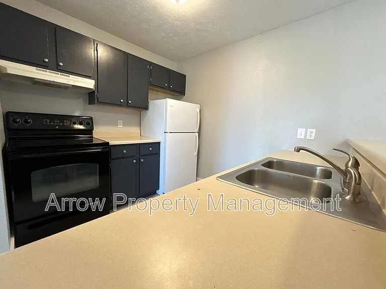 940 S 27th St #24 — Photo 4
