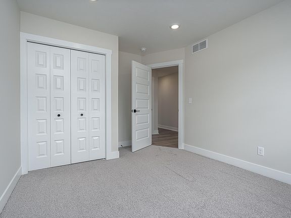 4th image of 211 Hickory Valley Dr