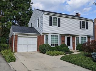 341 S Windsor Dr, Arlington Heights, IL 60004