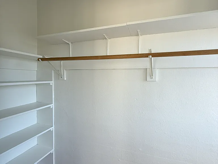 Glen Ellen Apartments — Photo 9