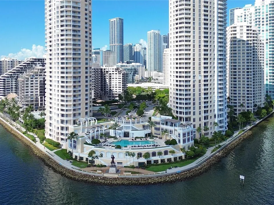 848 Brickell Key Dr #306