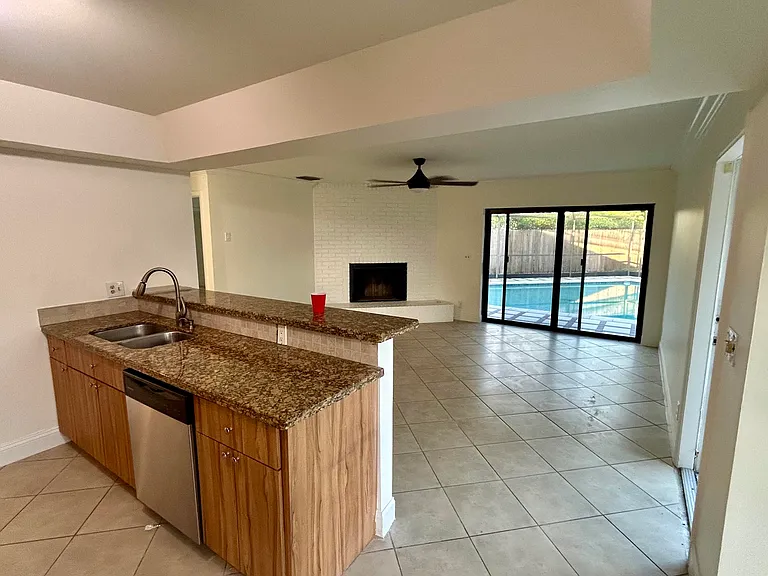 22822 Pinewood Ct — Photo 27