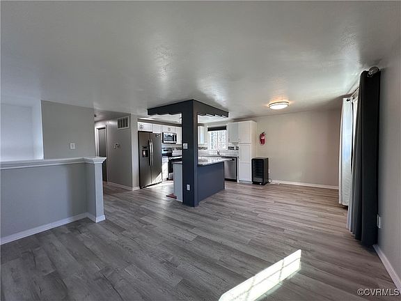 2nd image of 4922 Daffodil Cir