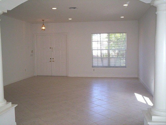 2nd image of 19306 Skyridge Cir