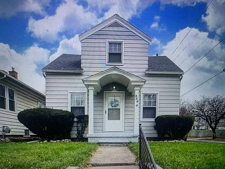 555 Woodsdale Ave — Photo 1