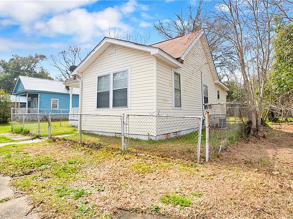 3rd image of 261 Gaston St