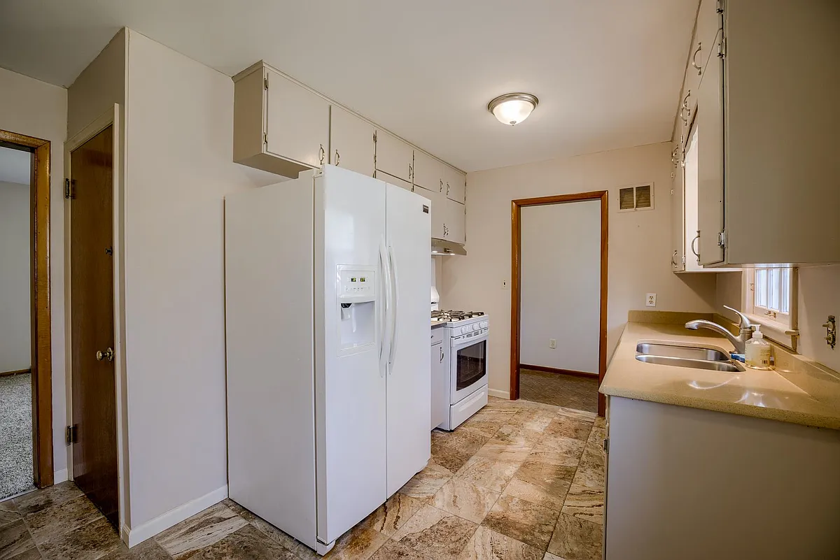 Building Photo - 804 W 89th Ter