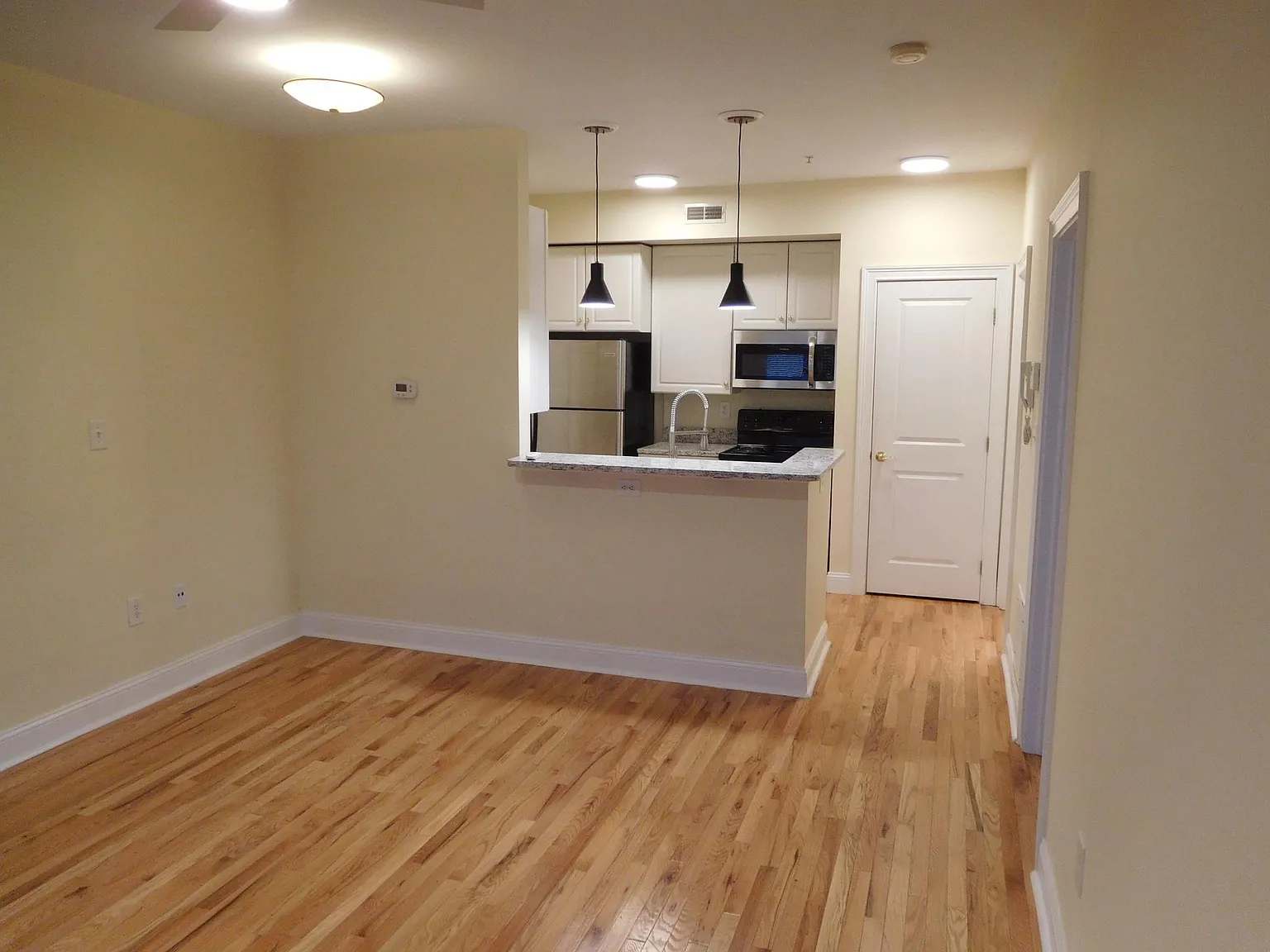 1 bed, 700 sqft, $1,429 — Photo 4