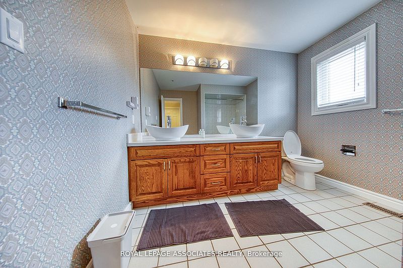 Ajax House for rent - 4 Bedrooms — photo 16
