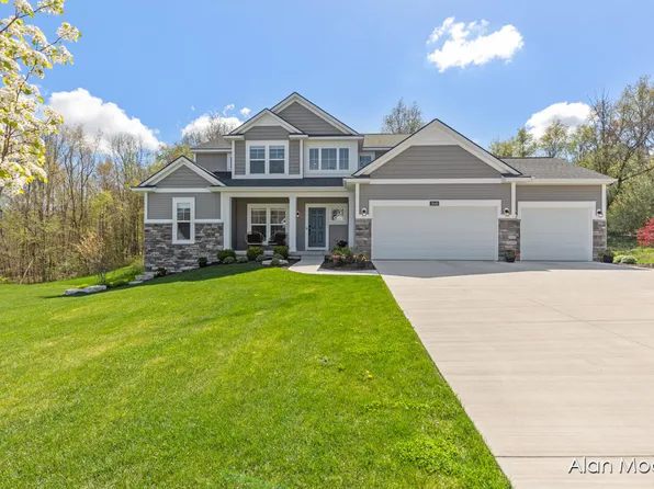 3848 Autumn Acres Ct NE, Rockford, MI 49341