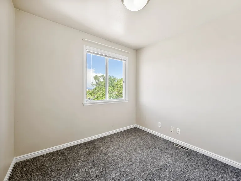 715 E 950 S — Photo 12