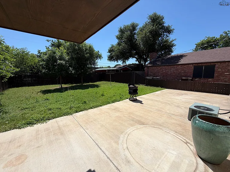 515 E Inwood Dr — Photo 19