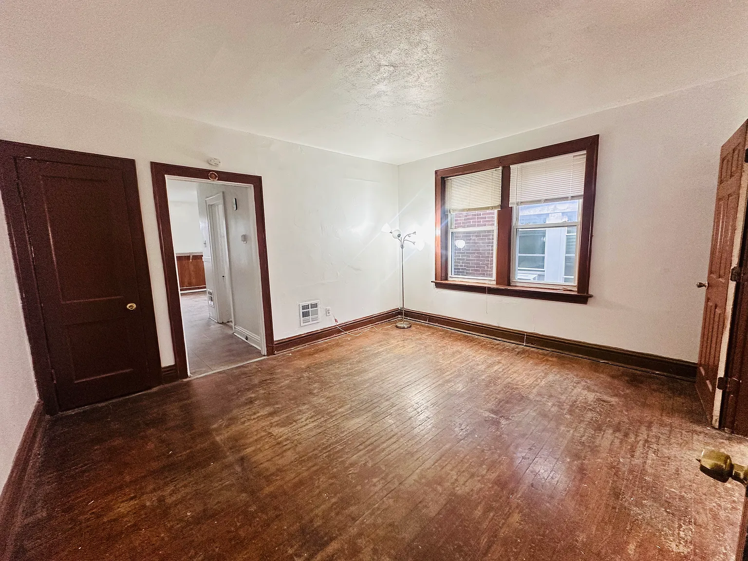 1 bed, 835 sqft, $695 — Photo 3