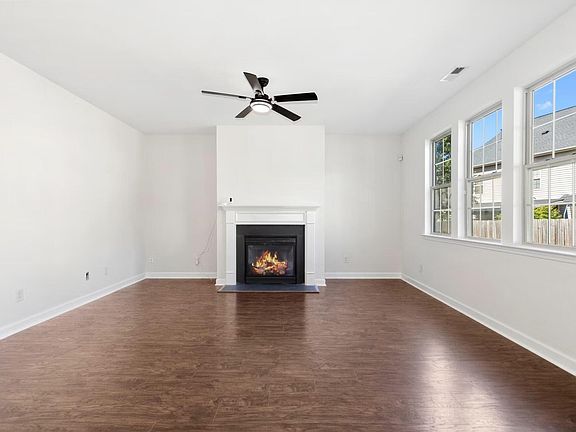 4th image of 33 Smoketree Ct