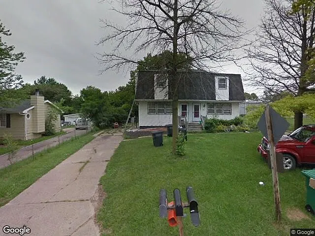 Updated 3 Bedroom Duplex — Photo 2