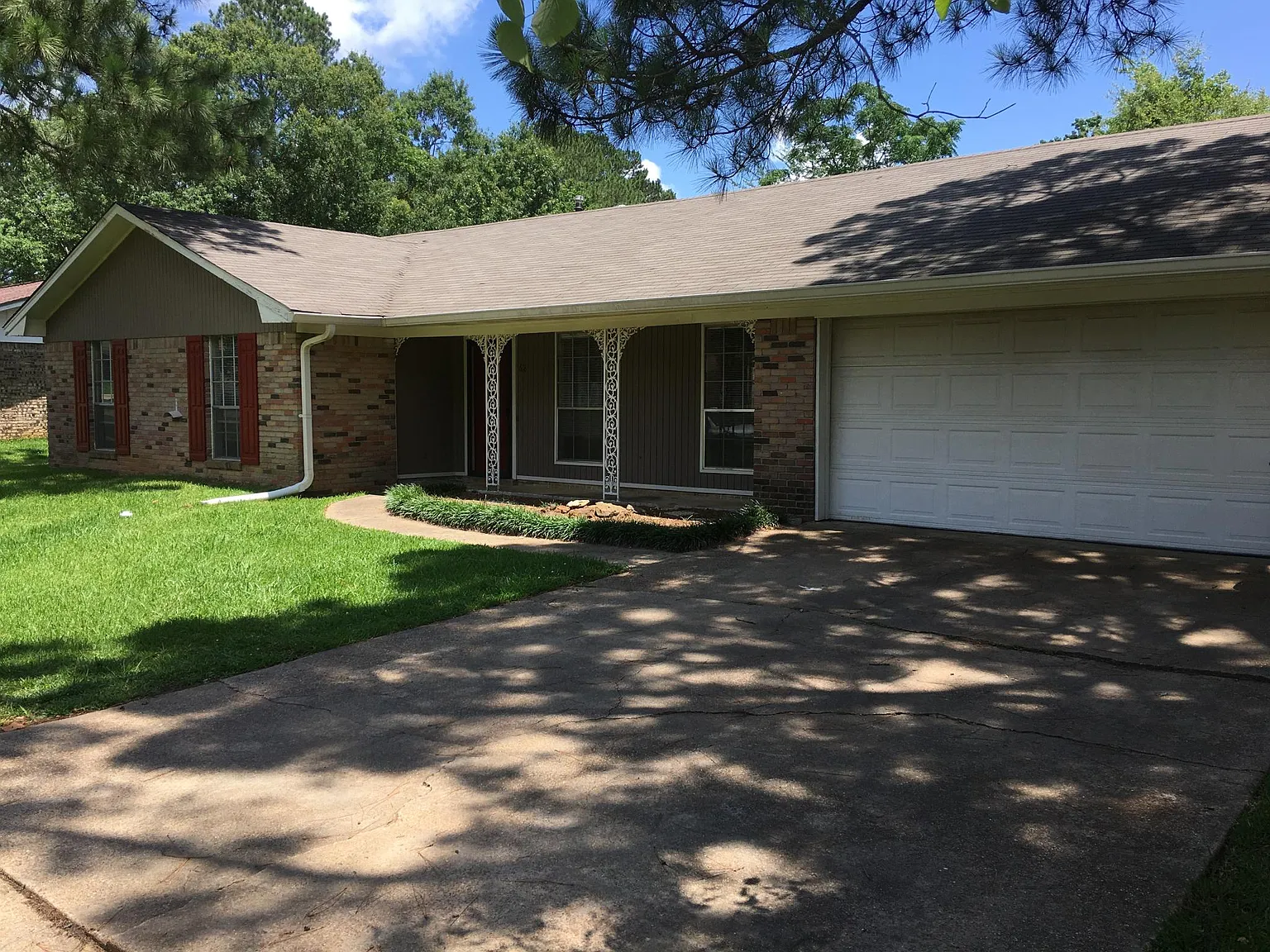 Crossgates Dr, Brandon — Photo 1