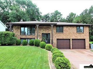 6325 Tanglewood Ln, Lincoln, NE 68516