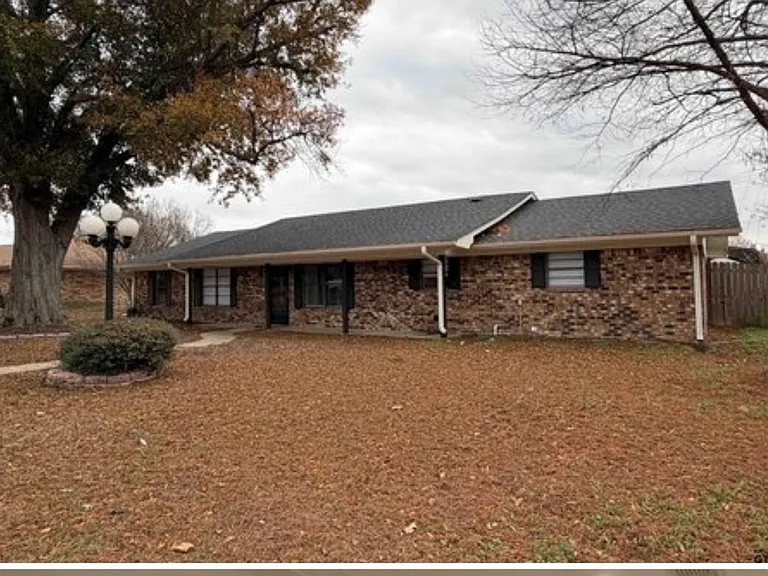 404 Brookwood Dr — Photo 1