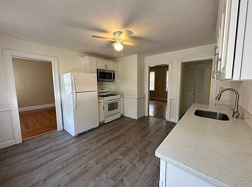 2nd image of 284 Whitwell St #1
