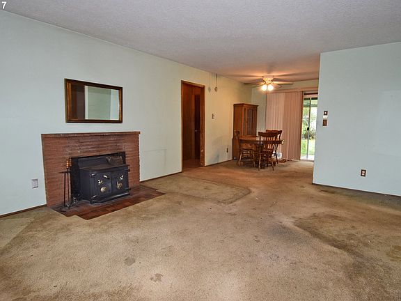 2nd image of 612 Louisville Way