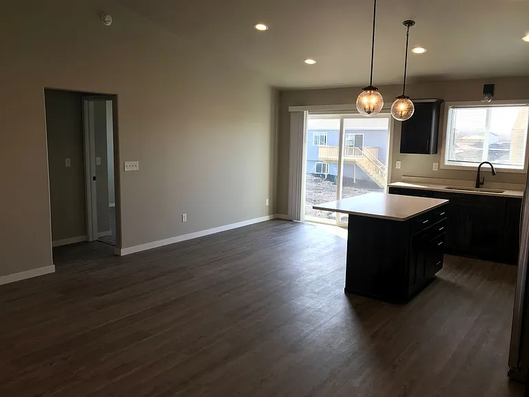 821 Cathy Dr W — Photo 6
